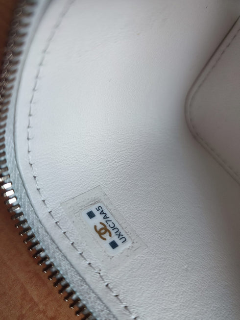 Chanel White Matelasse Lambskin Quilted Mini Vanity Case with Chain – Women