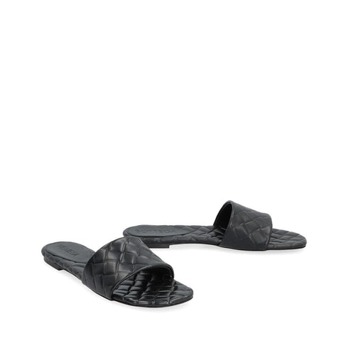 Bottega Veneta Amy Leather Mules Sandals – Black Lambskin Intrecciato Flat Slides for Women